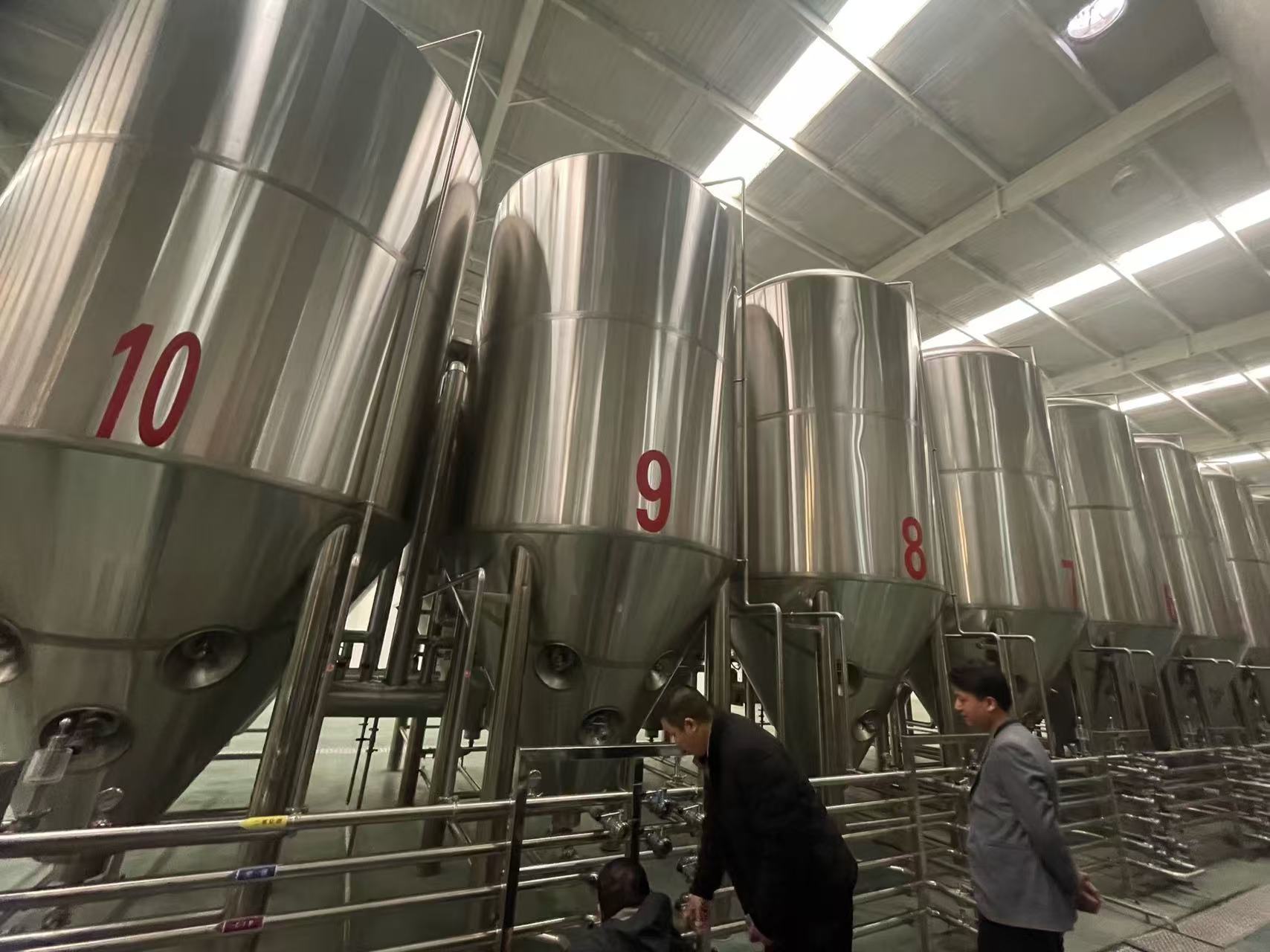 苏尼特左精酿啤酒设备厂—平面布置、设备设计、制造、调试、培训等一条龙服务
